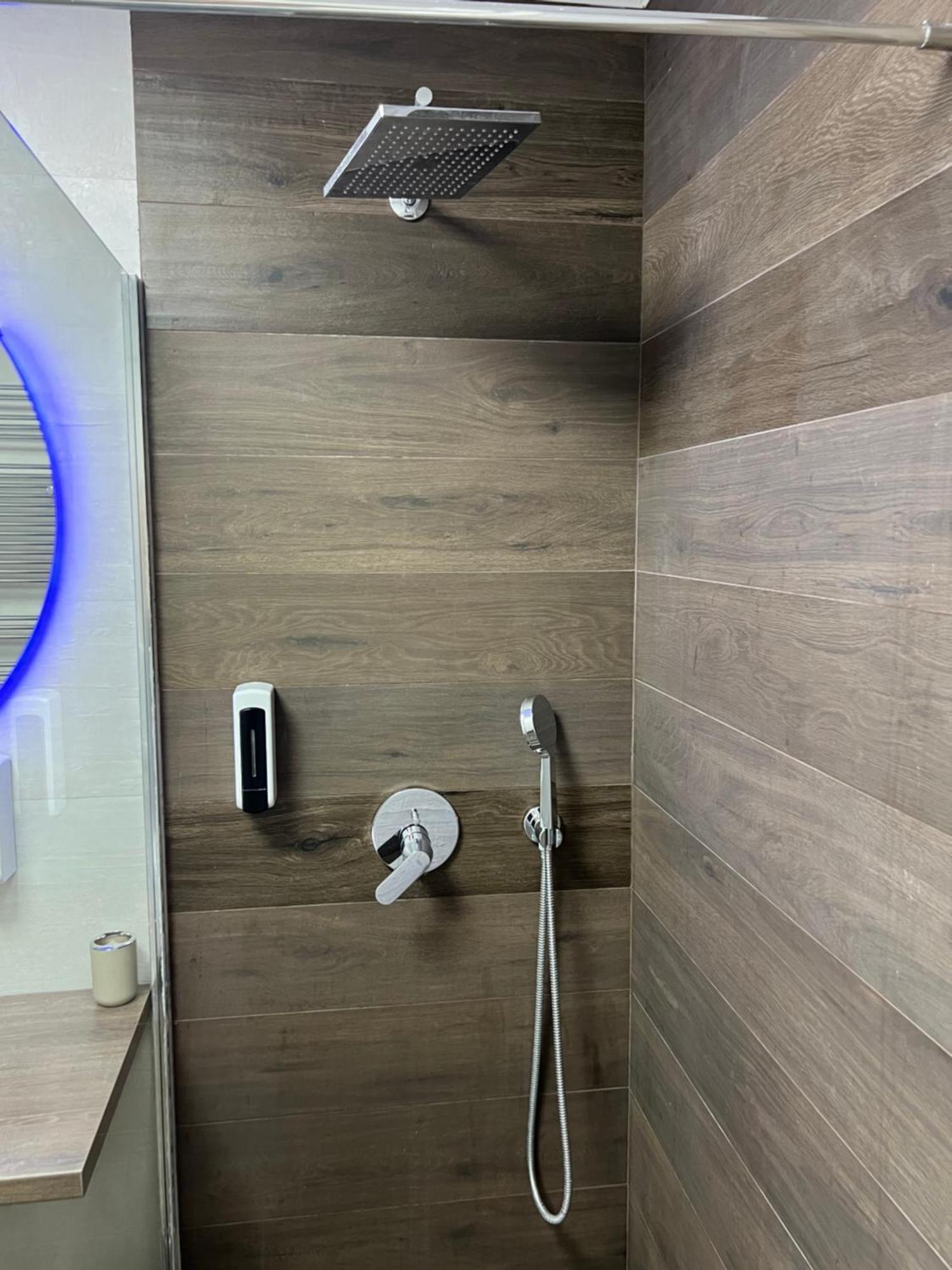 Apartman Omar Stan Na Dan Besplatan Parking SJJ Exterior foto